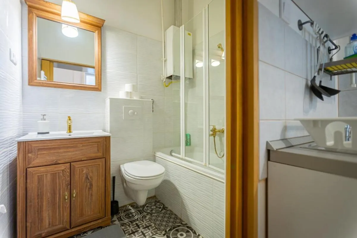 Cool Apartment In The Downtown, Eduardo Budapest 0*,  Hungría