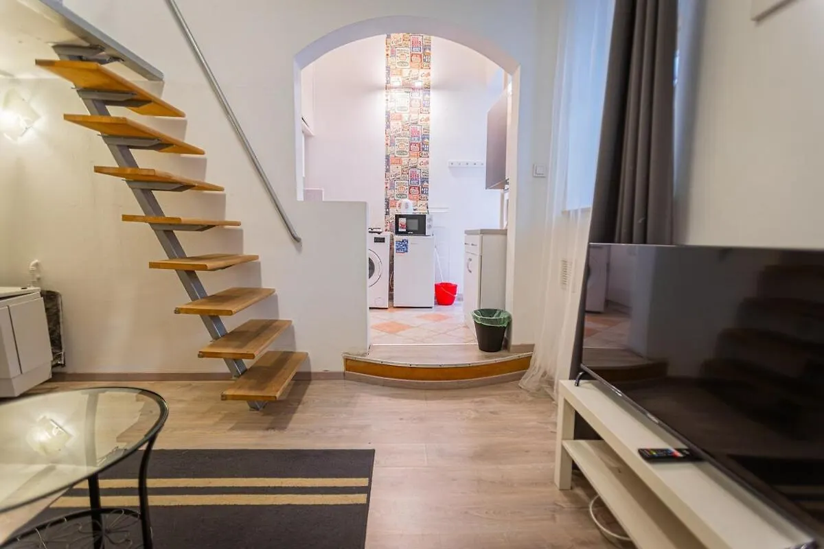 Cool Apartment In The Downtown, Eduardo Budapest 0*,  Ungheria